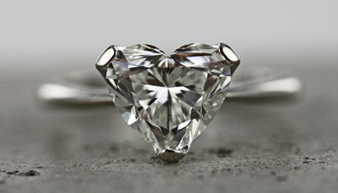 Verlobungsring mit Diamant in Herzschliff