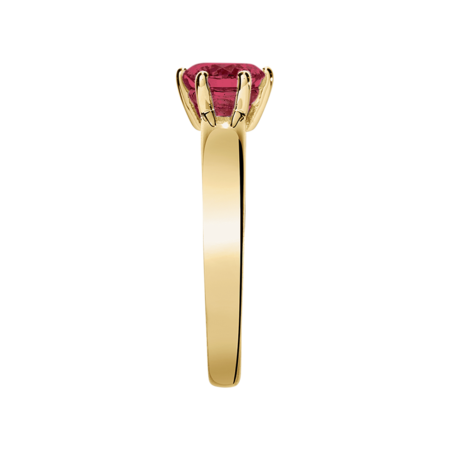 Malmö Ruby red in Yellow Gold